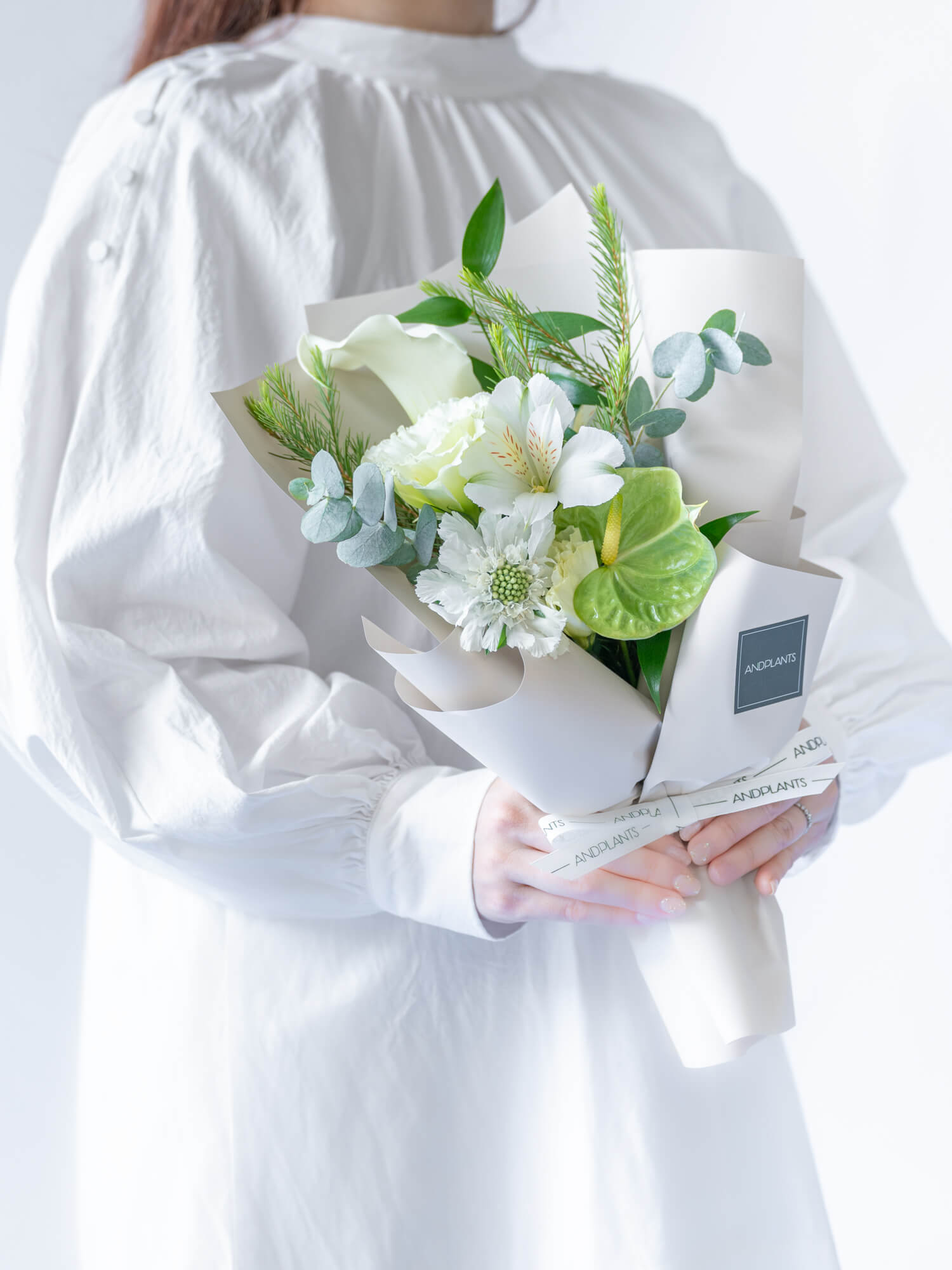 【店舗配送】フローリストにおまかせ 季節の花束 S - グリーン -