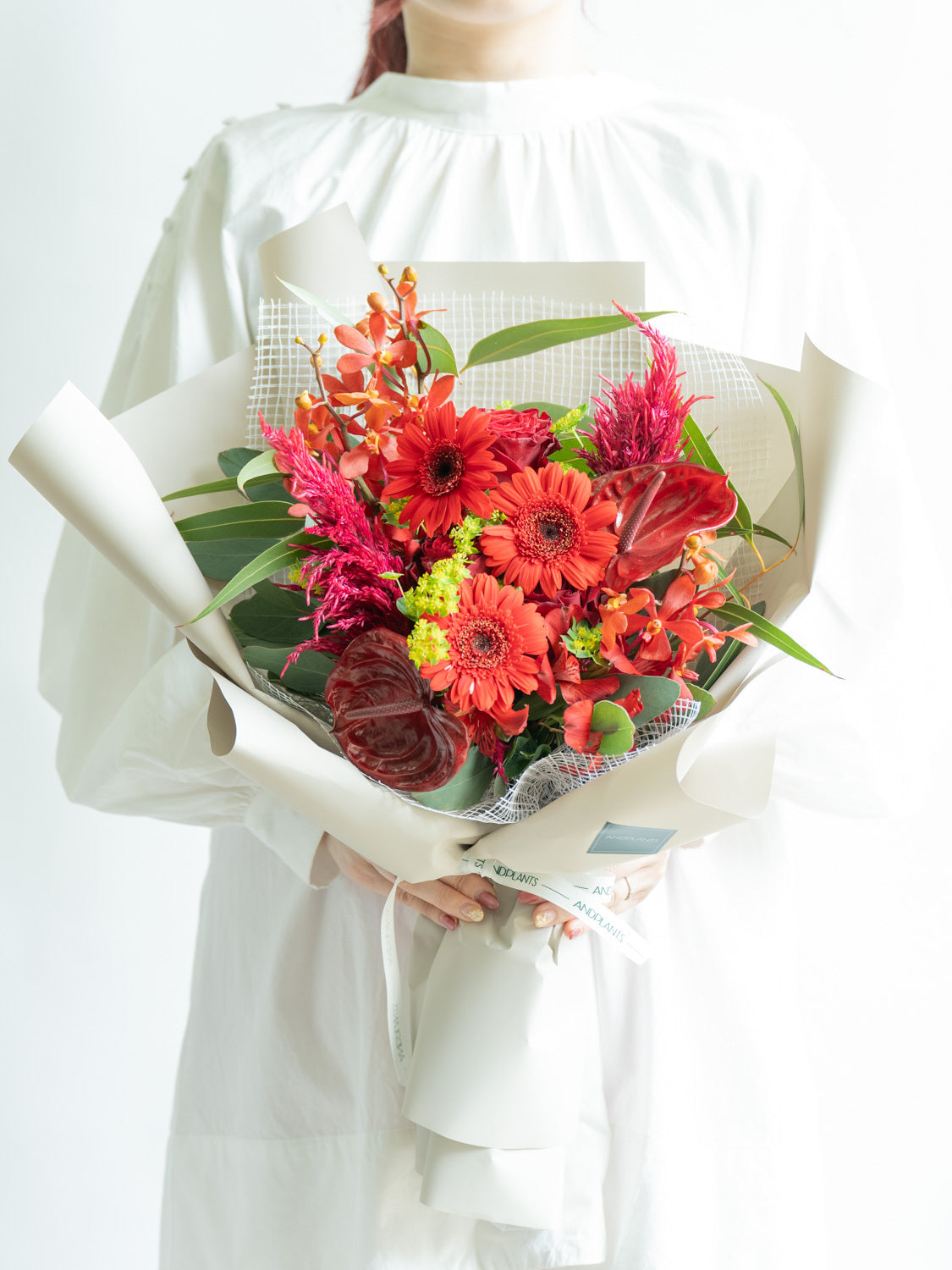 フローリストにおまかせ 季節の花束 L - レッド - | お花の通販AND