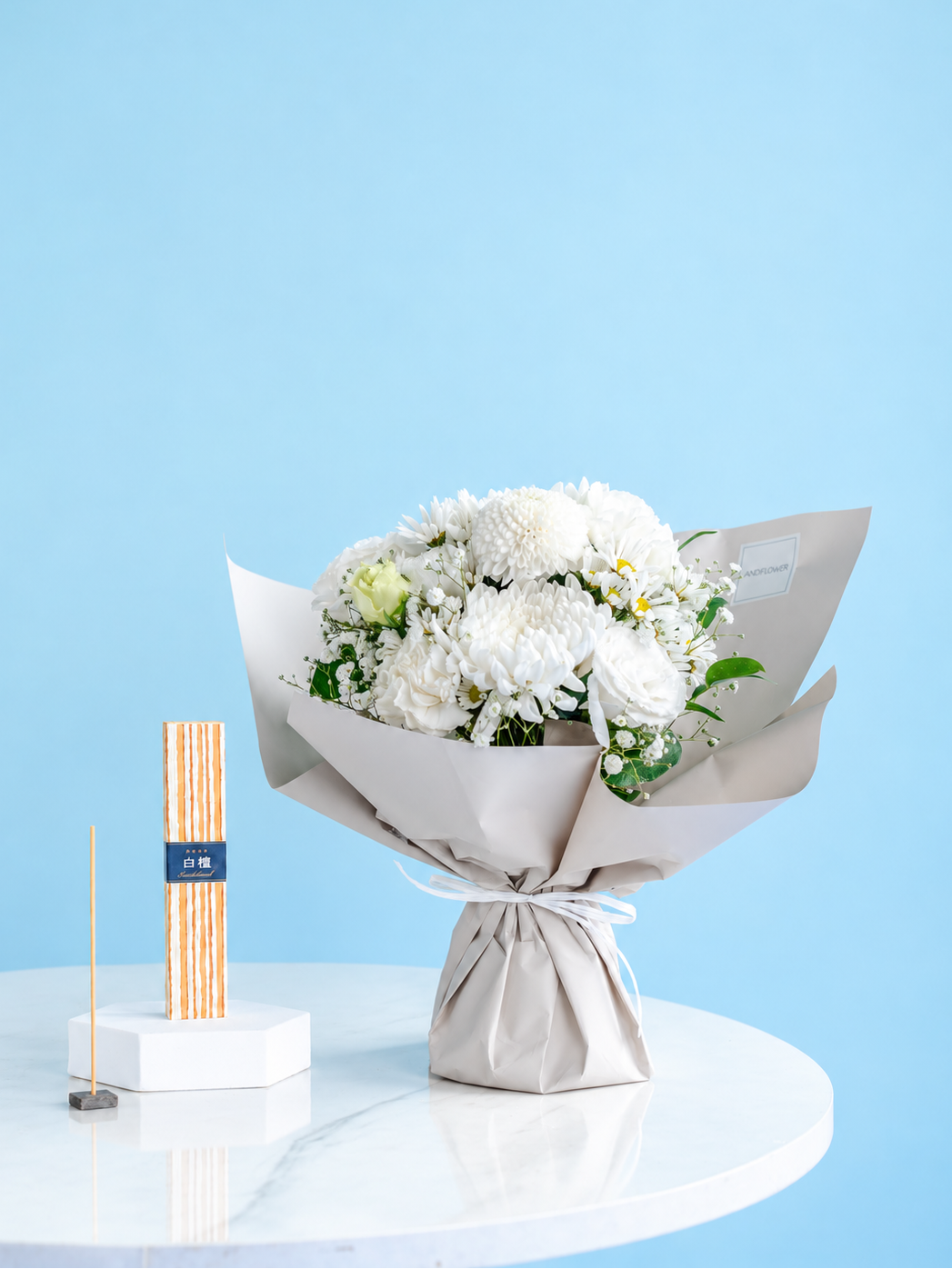 【お供え用】そのまま飾れる花束 M　- ホワイト - と 線香のセット