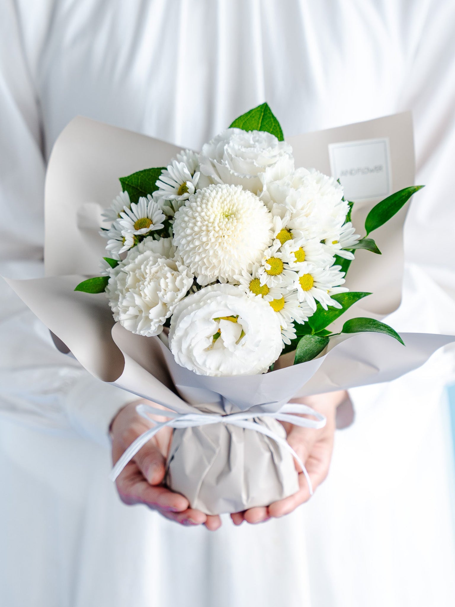 【お供え用】そのまま飾れる花束 S　- ホワイト -