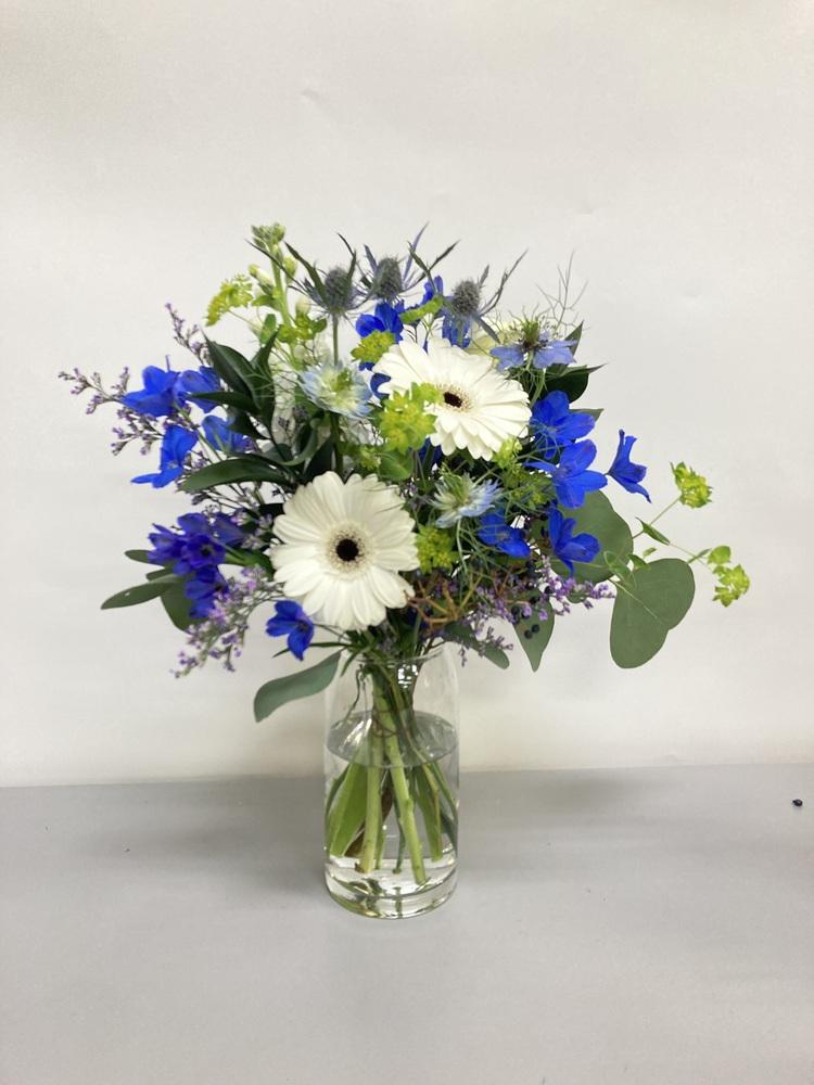 フローリストにおまかせ 季節の花束 M - ブルー -