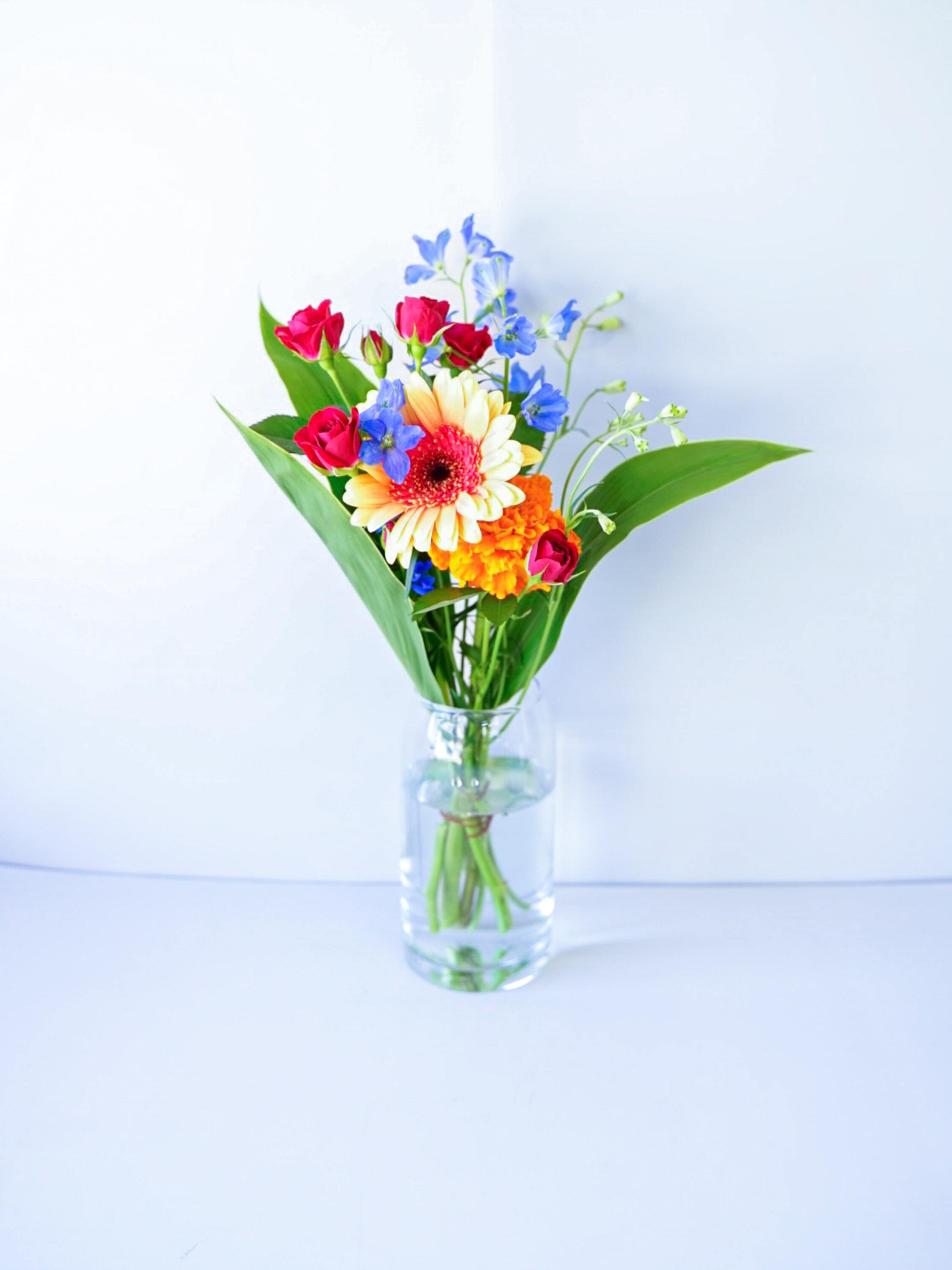 【店舗配送】フローリストにおまかせ 季節の花束 S - ミックス -